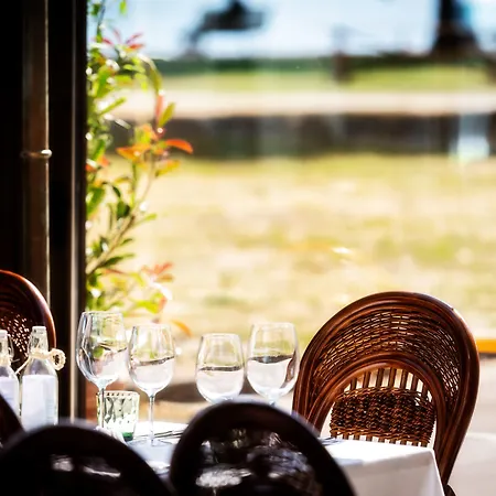 Au Major Davel מלון 2*