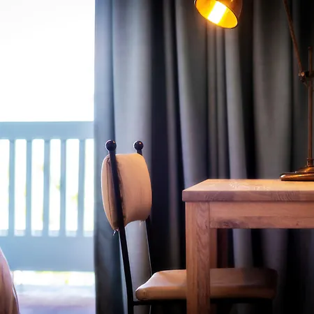 Au Major Davel Hotel Cully