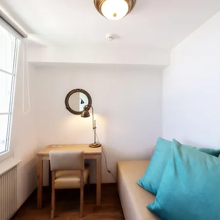 Au Major Davel Hotel