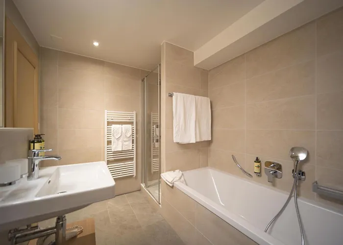 アウ メジャー ダヴェル 2* キュリー