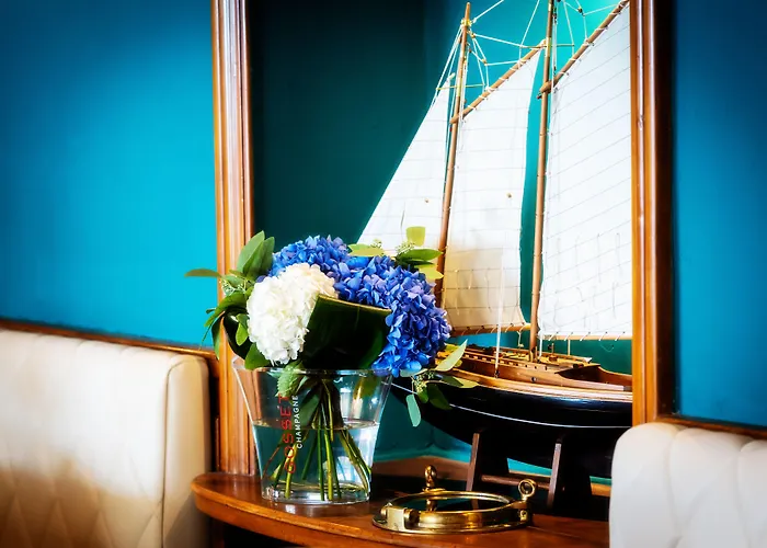 Au Major Davel Hotel 2*